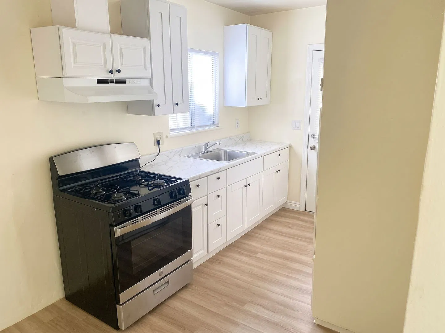 1 bed, 1.0 bath, 603 sqft, $1,650 — Photo 2