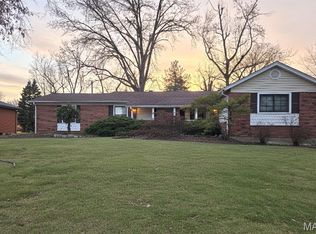 2945 Dover Dr, Florissant, MO 63033