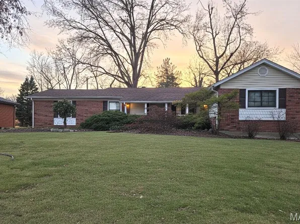 2945 Dover Dr, Florissant, MO 63033