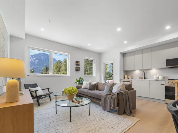 1055 Raven Dr #202, Squamish, BC V8B 1A7