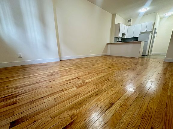 3rd image of 225 E 10th St #1B