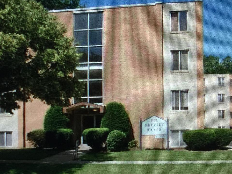Skyview Manor