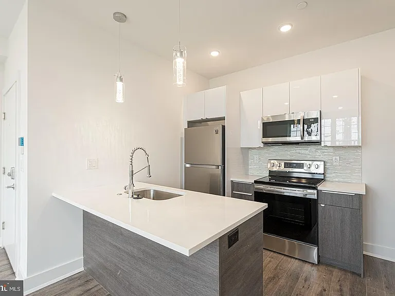 2623 Christian St #201 — Photo 2