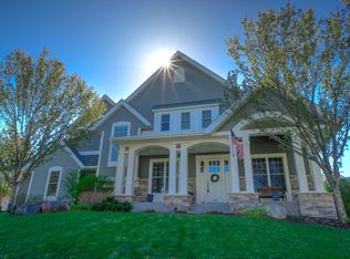 587 Lake Ridge Dr, SHOREVIEW, MN 55126