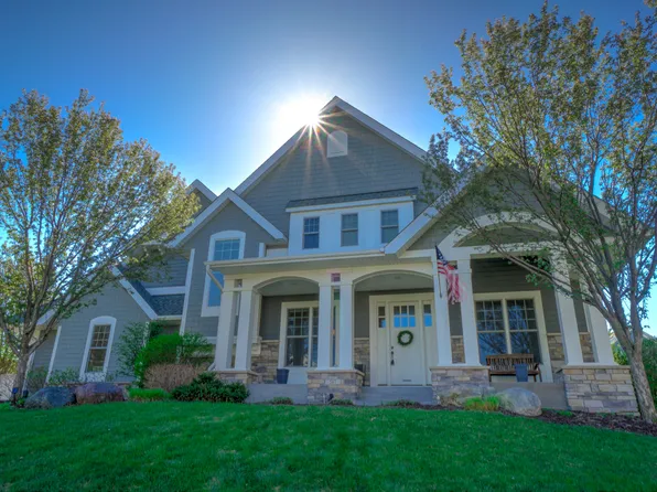 587 Lake Ridge Dr, Shoreview, MN 55126