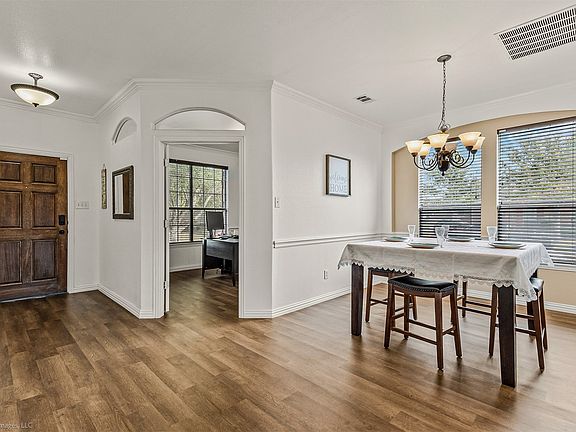 5th image of 204 Leonard Way