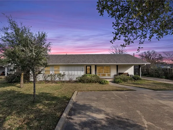 507 Crescent Dr, Bryan, TX 77801