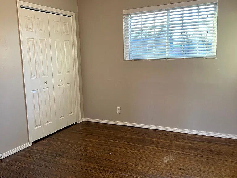 2544 W Fairview St — Photo 7