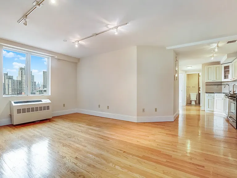 126 4th Ave #2D — Photo 2
