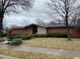 1325 W Holly Hedges Dr, Peoria, IL