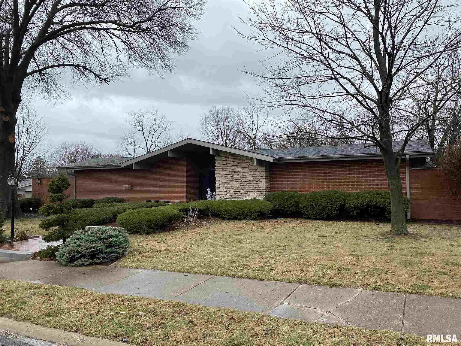1325 W Holly Hedges Dr photo 1