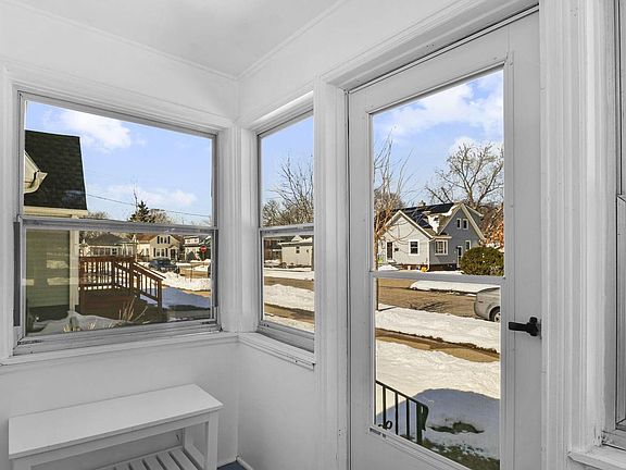 3rd image of 2513 Moland Street