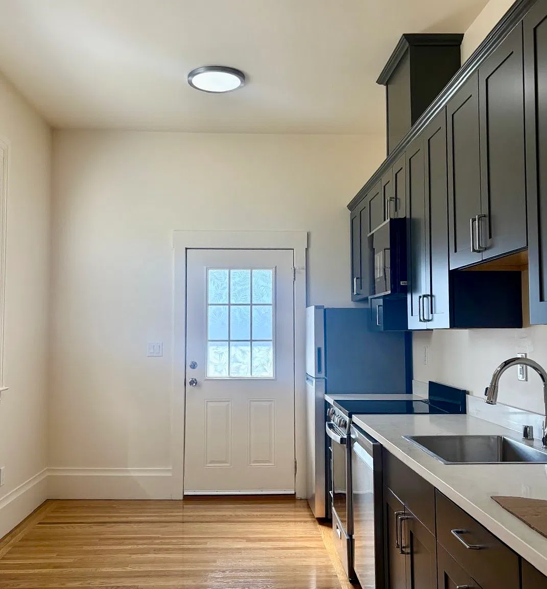 1 bed, 700 sqft, $3,995 — Photo 3