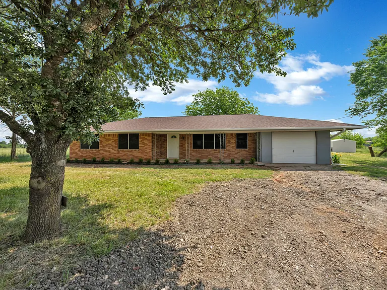 9209 FM 1570 N — Photo 62