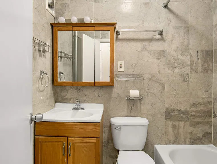 262 12th St #1R — Photo 7