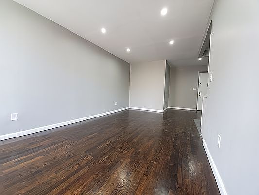 2nd image of 215 E 164th St #2V
