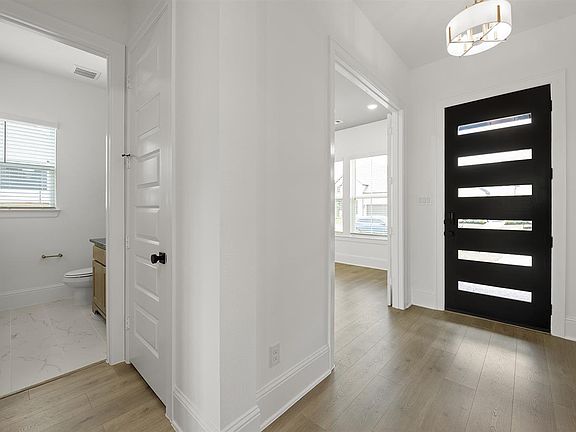 Deerfield II E foyer