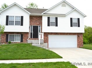 10 Faith Dr, Fairview Heights, IL 62208