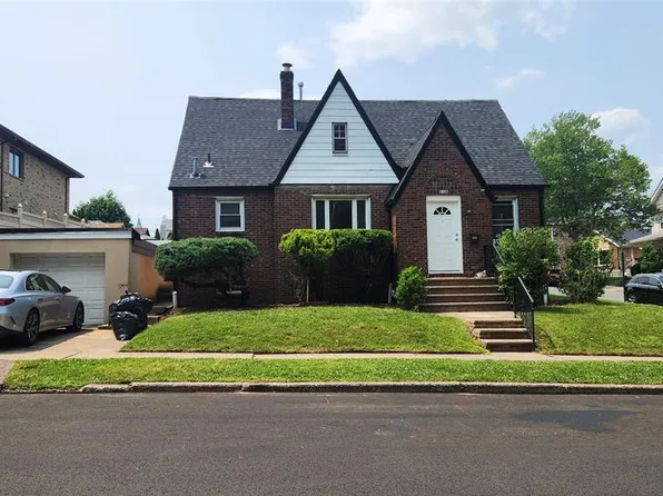 693 Abbott Ave, Ridgefield, NJ 07657