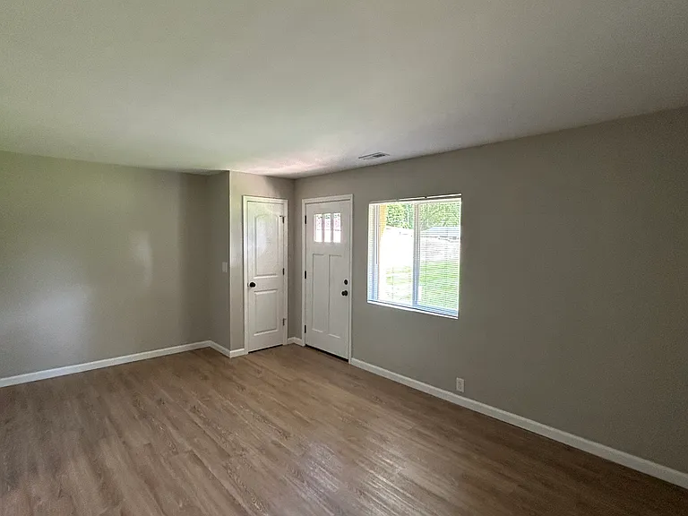 1525 Weber Dr #C — Photo 7