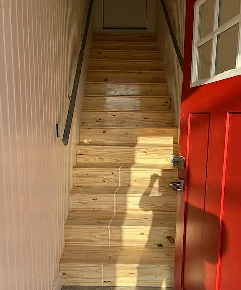 entrance stairwell to apartment