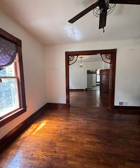 1111 SW Western Ave — Photo 10