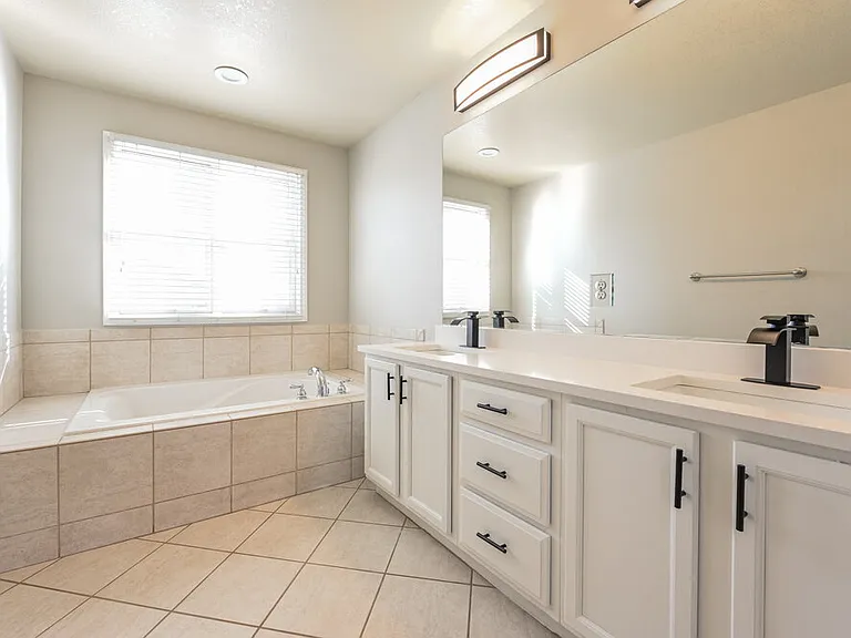 4376 Foxberry Dr — Photo 18