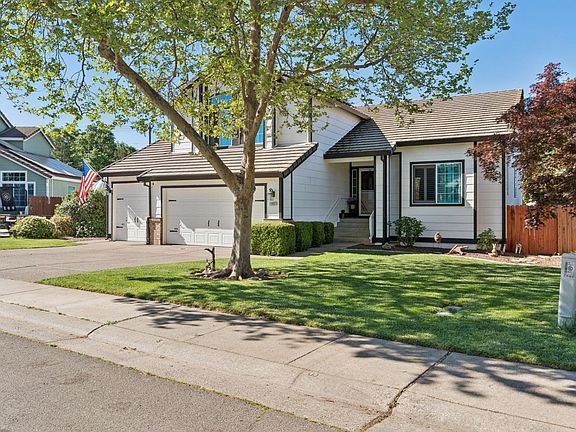 3rd image of 2890 Aquamarine Cir