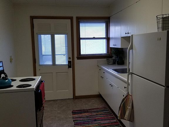 3rd image of 213 N Marion Ave APT 2