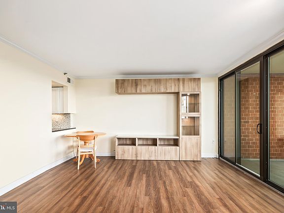 4th image of 1001 N Randolph St APT 909