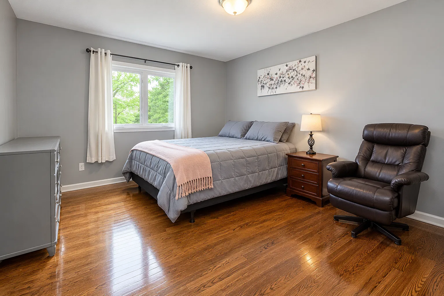 5 bed, 1897 sqft, $2,550 — Photo 4