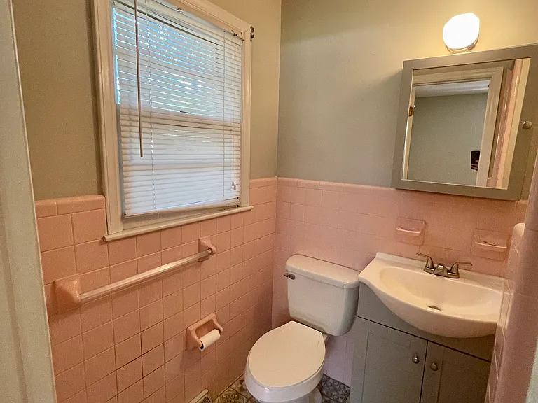 402 E L St — Photo 8
