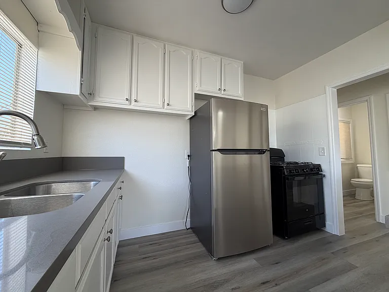 549 E 17th St #551 — Photo 2