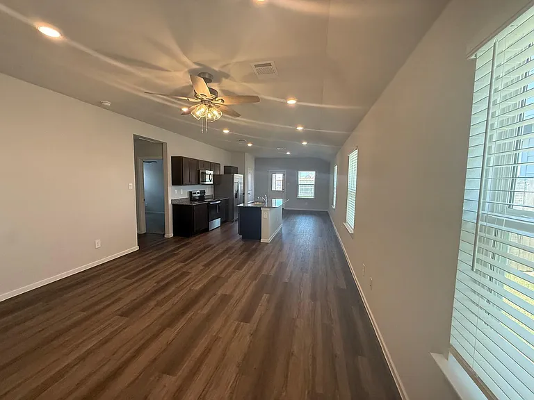 305 Randall Pl — Photo 4