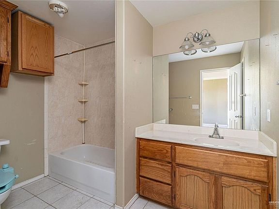 5th image of 3637 Frontier Dr
