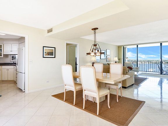 2nd image of 136 Lakeshore Dr APT T12