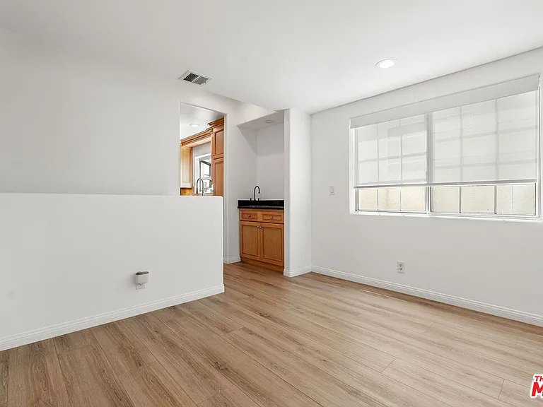 8646 W Olympic Blvd #204 — Photo 8