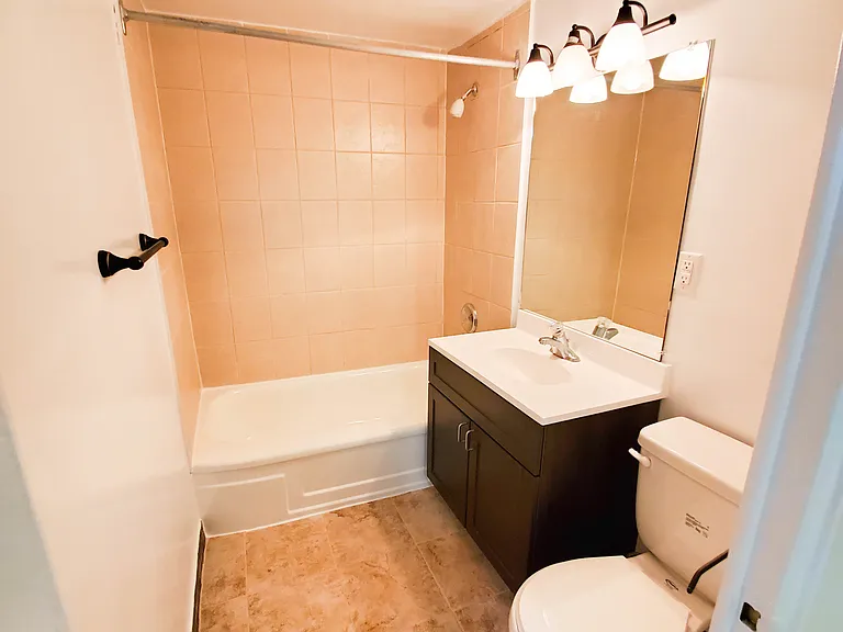 21 Mayfair Ave — Photo 10