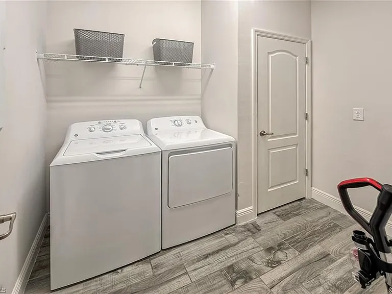 6960 Avalon Cir #807 — Photo 22
