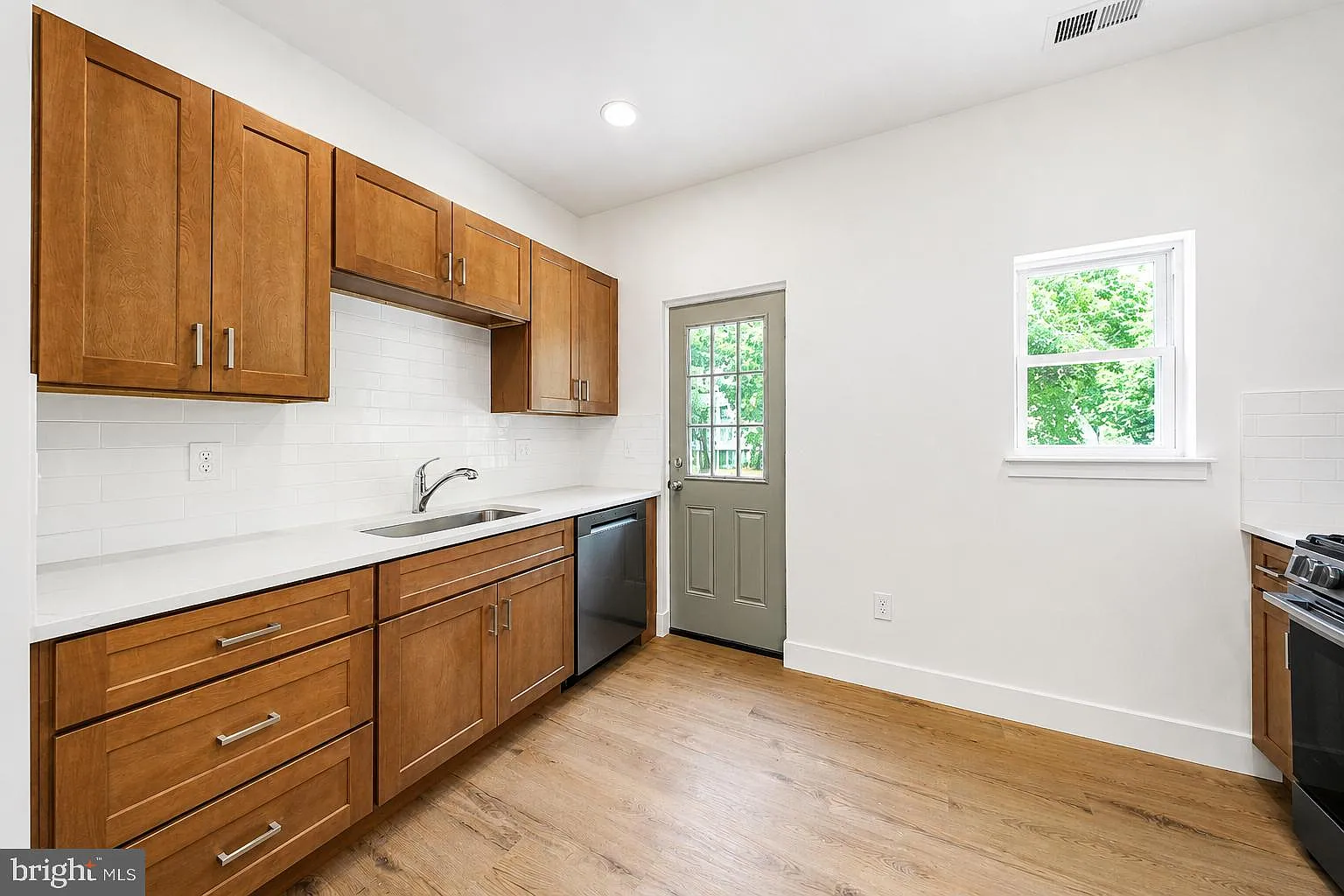 2 bed, 912 sqft, $2,300 — Photo 3