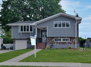 2407 Spruce St, Seaford, NY 11783