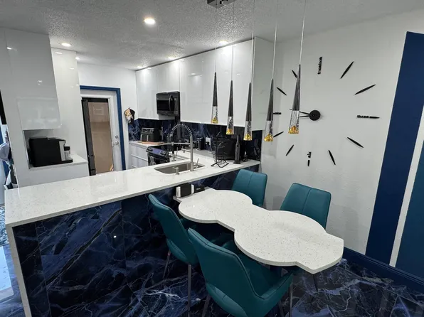 5121 W Oakland Park Blvd #212, Lauderdale Lakes, FL 33313