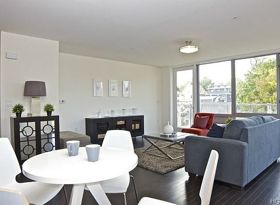 2nd image of 10 Dekalb Ave APT 411