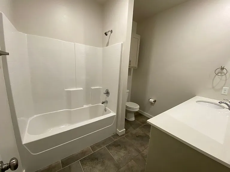 504 Martina Ln — Photo 9