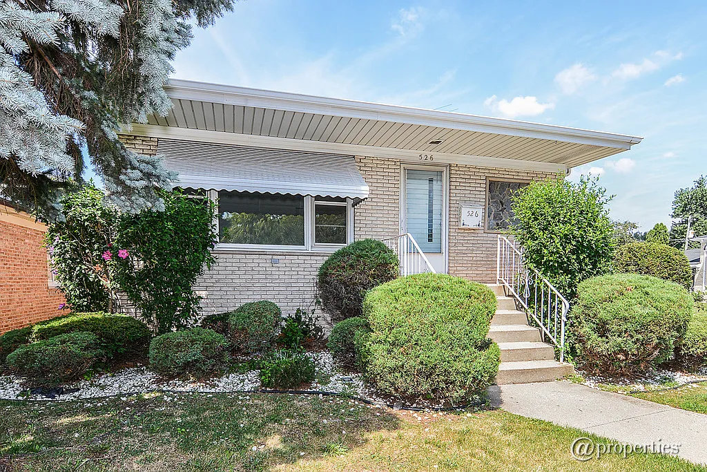 526 Escanaba Ave photo 1