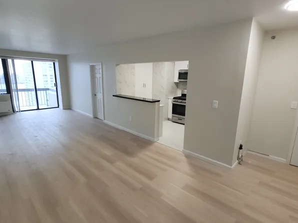 45 River Dr South image 2 of 19