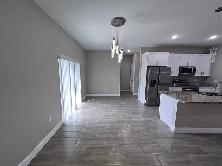 642 Desmoines Ct — Photo 9