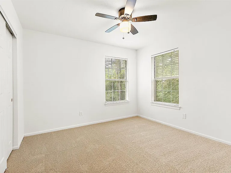8 Greentwig Pl — Photo 27