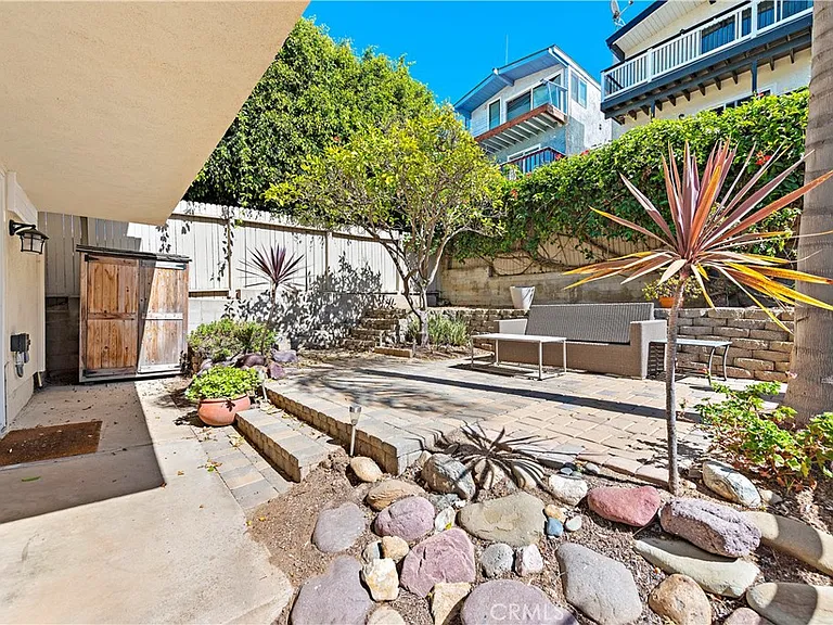 882 Acapulco St — Photo 20