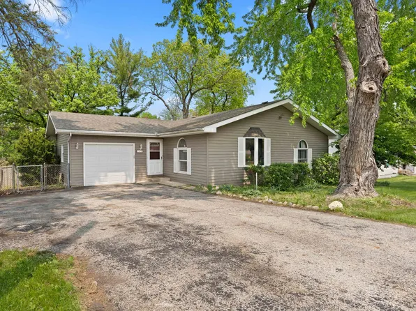 304 W Broadway St, McHenry, IL 60050